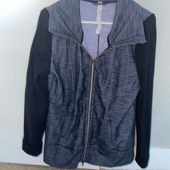 LIKE NEW Lululemon zip-up jacket - Picture 3 of 7